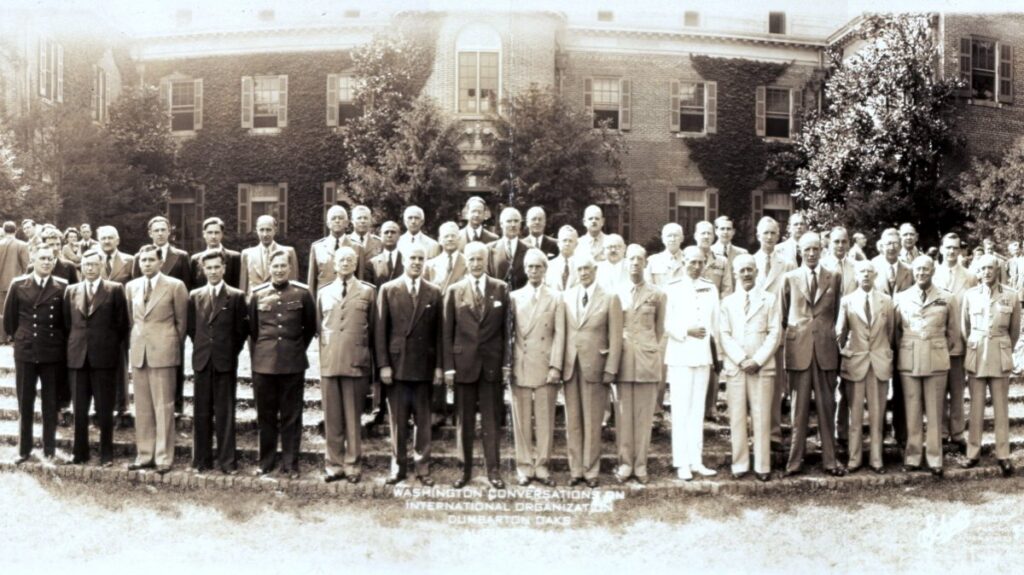 Dumbarton Oaks, 1944
Representantes dos países-parte em frente à propriedade