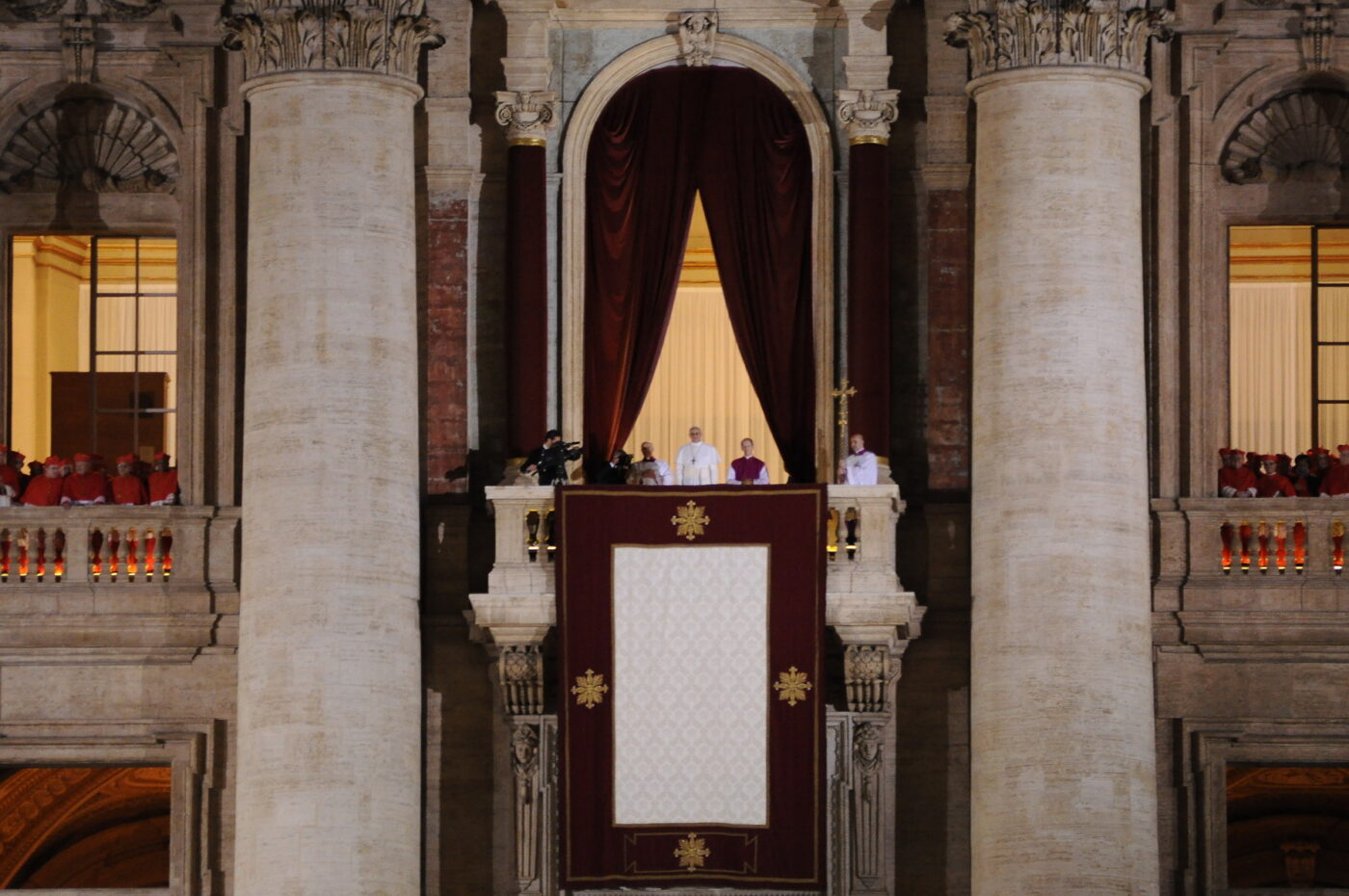 Às vésperas do conclave, uma análise do papel diplomático do Vaticano no atual cenário de guerras