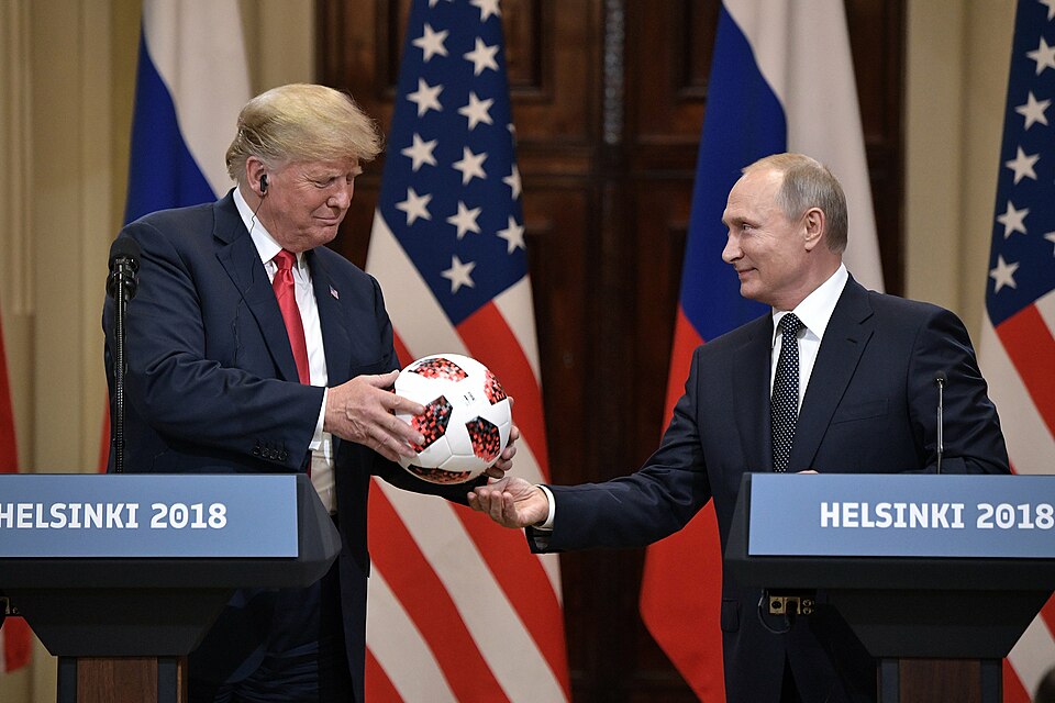 Após nova conversa com Putin, Trump parece abandonar mediação pela paz na Ucrânia