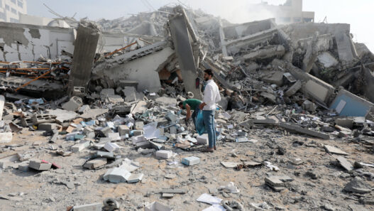 Gaza não é a primeira vez que autoridades dos EUA minimizam atrocidades cometidas por regimes apoiados pelos Estados Unidos – estudiosos de genocídio encontraram estratégias semelhantes usadas desde o Timor-Leste até a Guatemala e o Iêmen.
